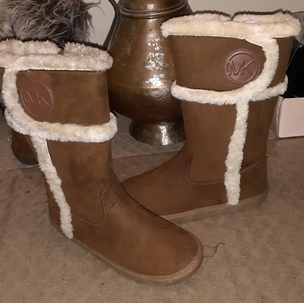 Micheal kors  boots - Picture 2 of 5